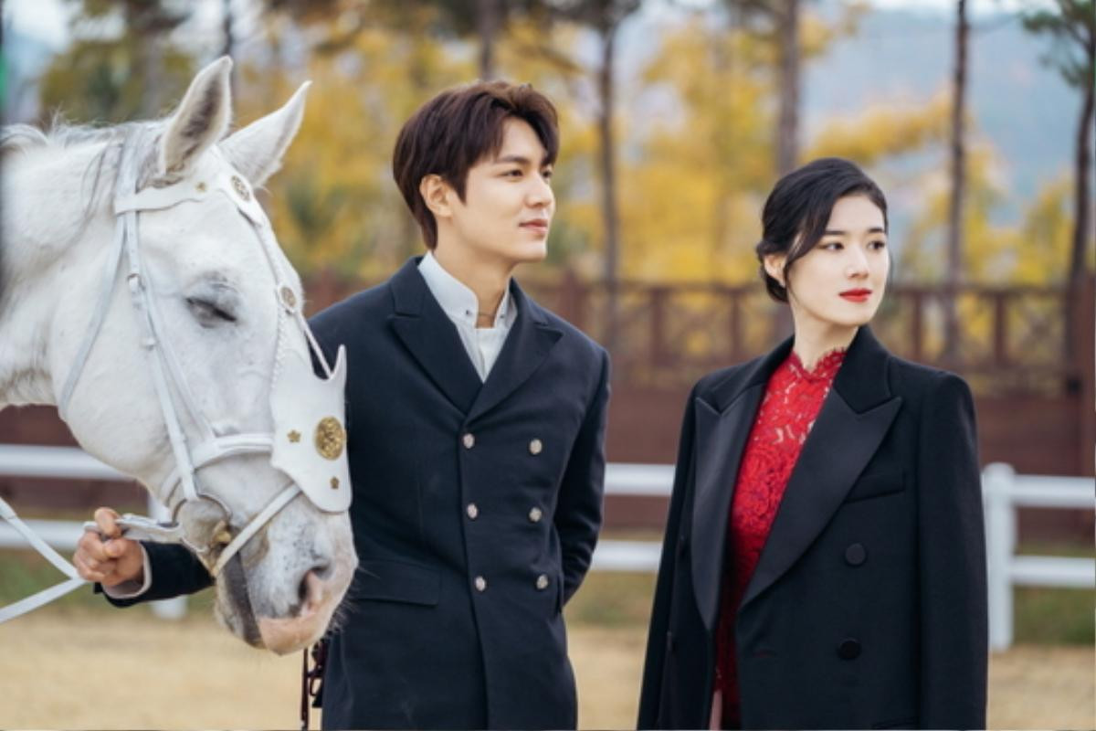 'The King': Hậu trường đẹp hút hồn của Lee Min Ho - Kim Go Eun, chuẩn bị 'cày' ngay và luôn! Ảnh 10