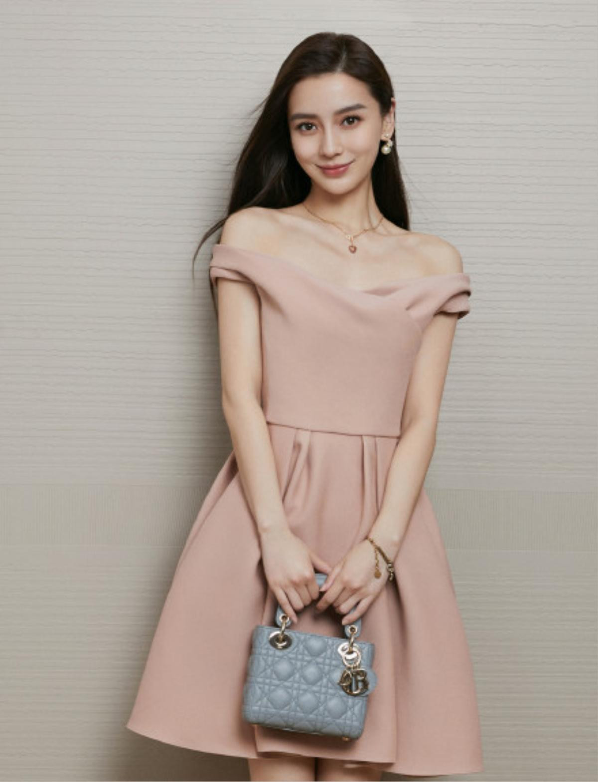 Ảnh chưa qua photoshop của Angelababy: Khéo léo khoe chân dài eo thon, thoạt nhìn cứ như cô gái tuổi đôi mươi Ảnh 5