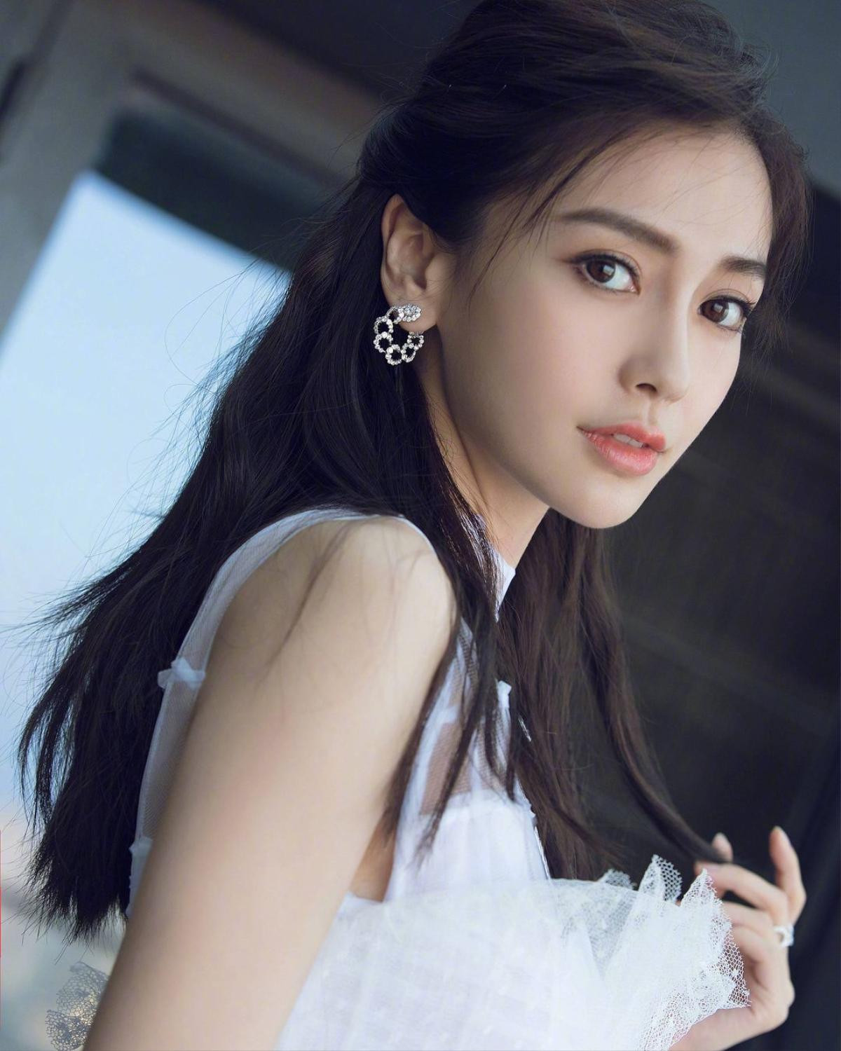 AngelaBaby ma mị với trang phục sườn xám trong show 'Vương Bài Đối Vương Bài' Ảnh 10