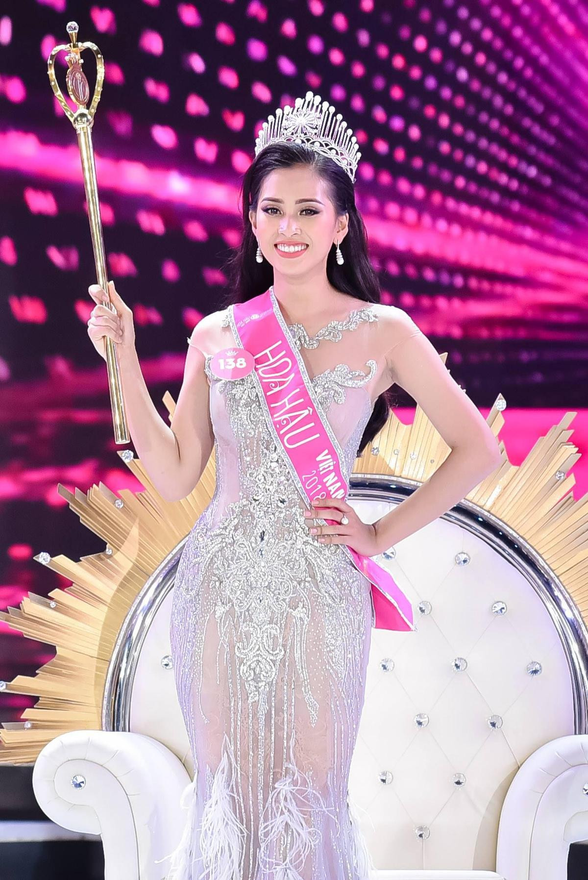 H'Hen Niê quyền lực làm nên lịch sử, Minh Tú - Tường San đẳng cấp giật giải Best Evening Gown Ảnh 17