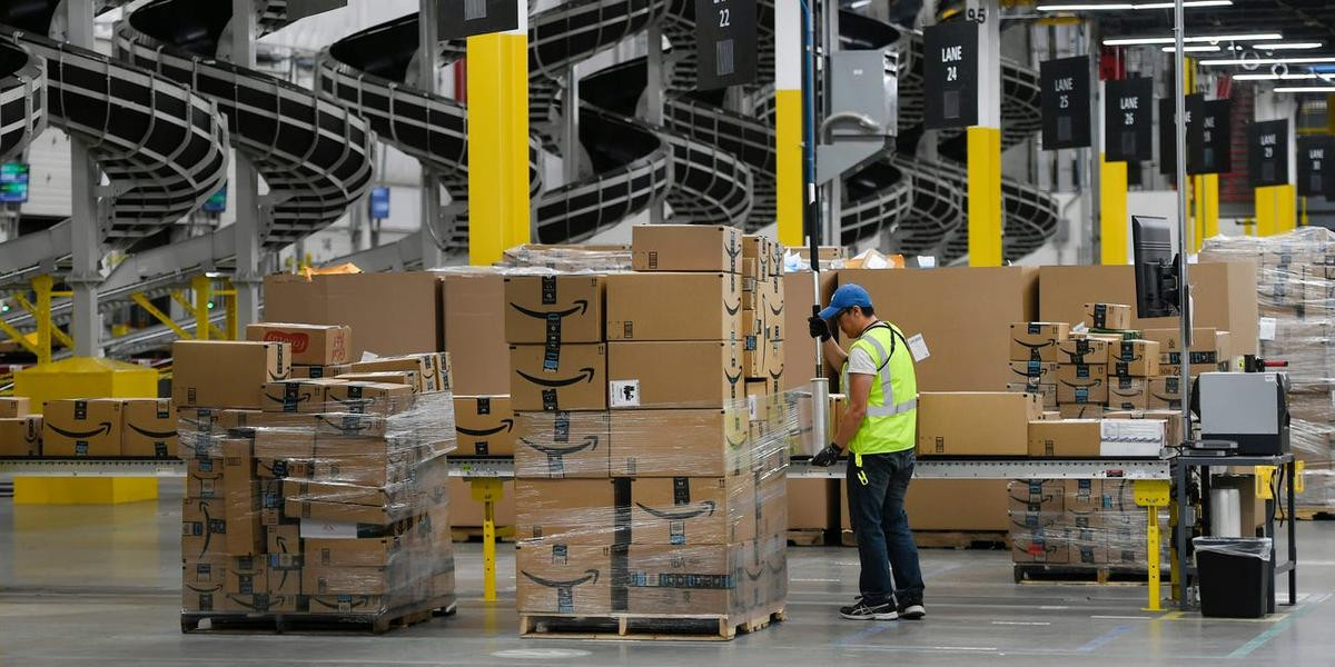 Amazon 'chịu chơi' xây hẳn phòng xét nghiệm COVID-19 cho công nhân viên Ảnh 1