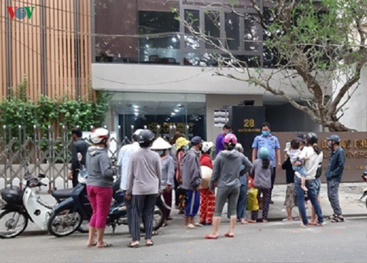 'ATM gạo' ở Huế tạm ngừng sau 1 ngày hoạt động vì dân tập trung quá đông, không đảm bảo giãn cách xã hội Ảnh 1