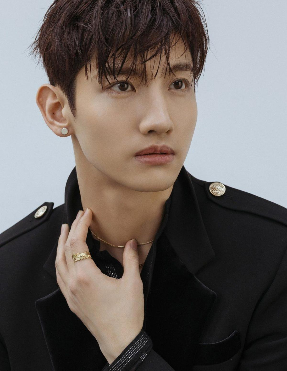 Changmin (TVXQ) không hề già đi trong suốt 13 năm qua - Jisoo (Blackpink) bị xóa khỏi trang YG Stage Ảnh 2