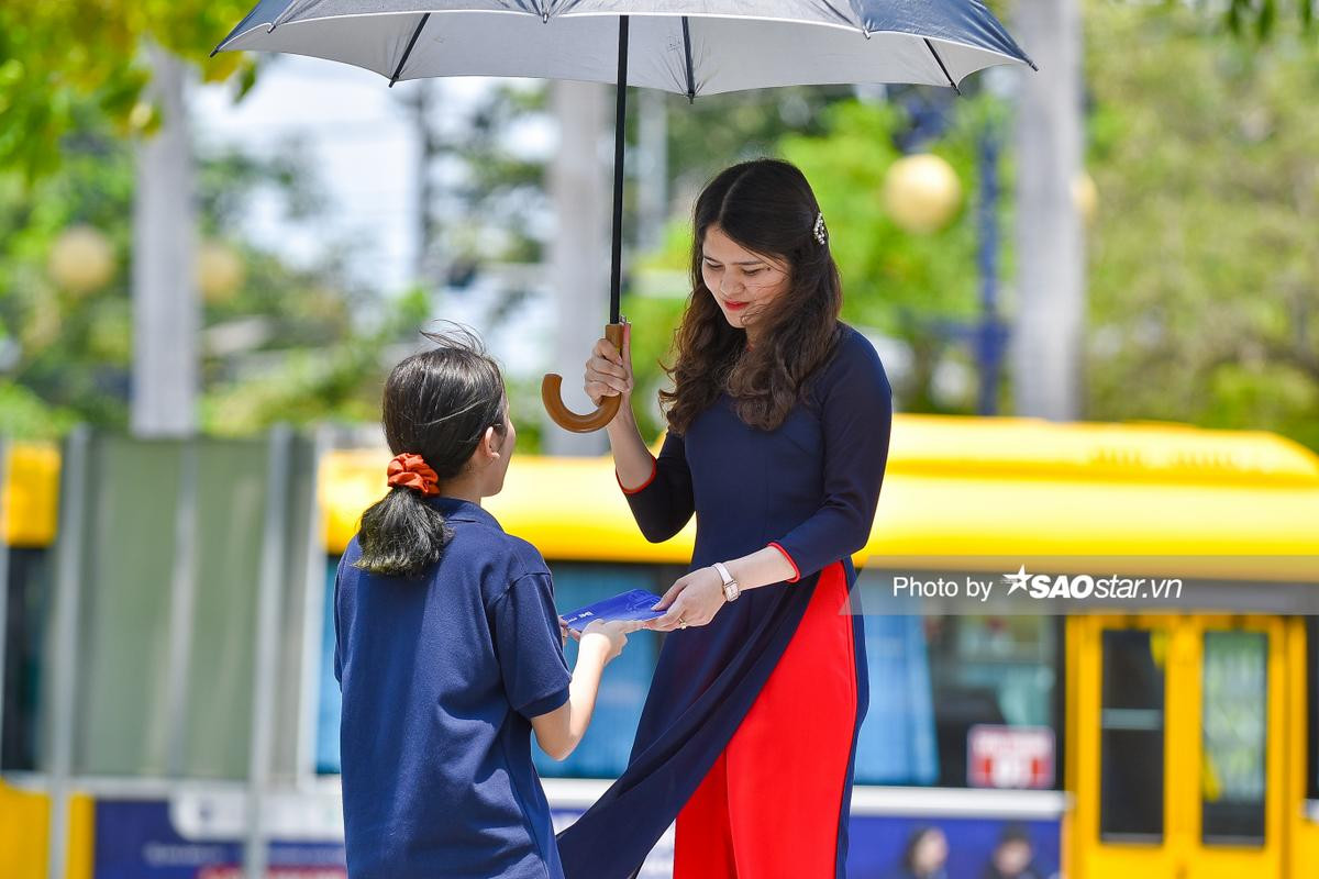 Gil Lê - Phương Mỹ Chi thán phục cô giáo tận tụy: 'Mong đồng nghiệp quan tâm các em học sinh cá biệt' Ảnh 5