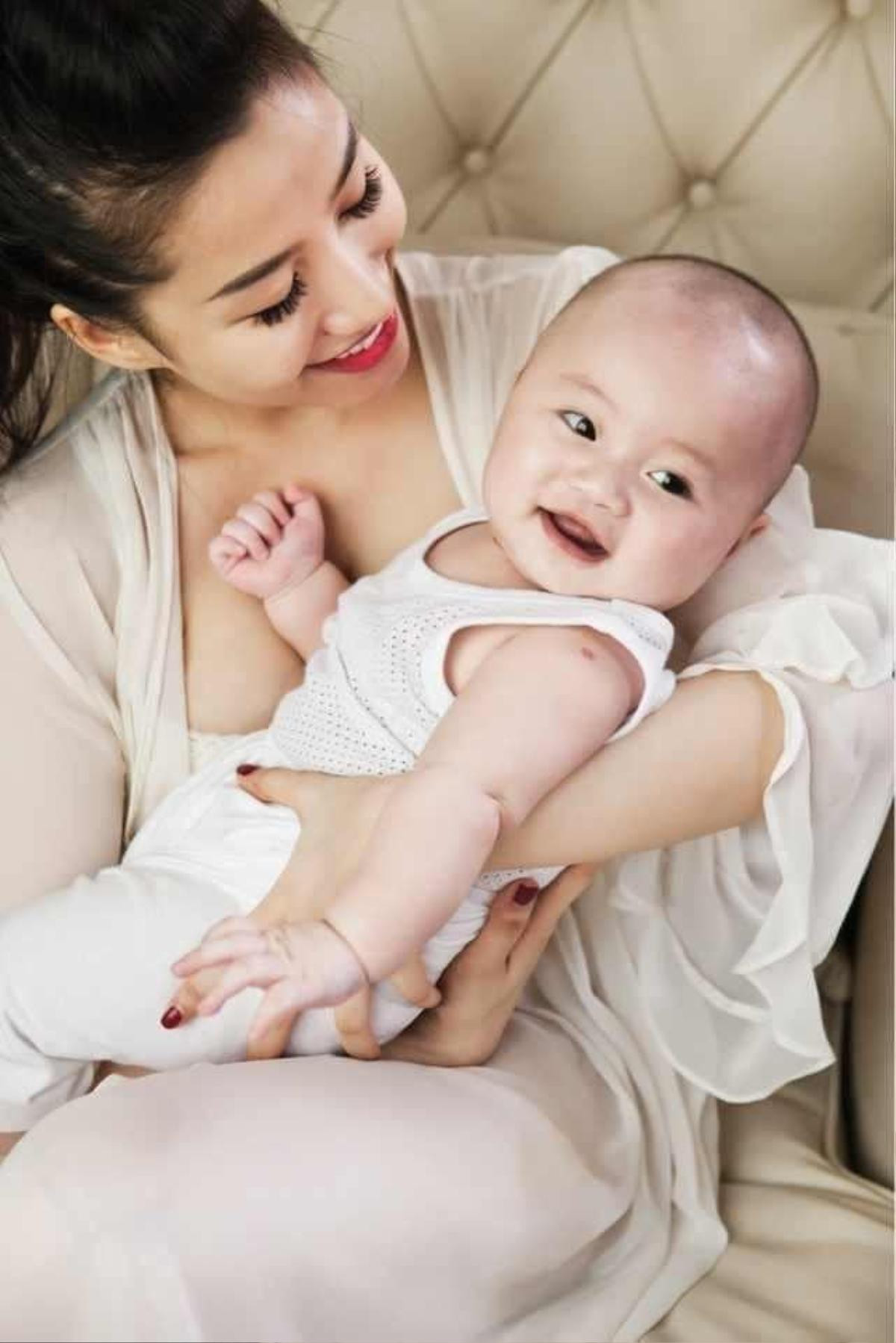 Khi hotmom ở nhà mùa dịch: Vợ Minh Nhựa tập tành viết tình ca, cô Hiệu phó Văn Thùy Dương cùng chồng tự làm nội thất Ảnh 8