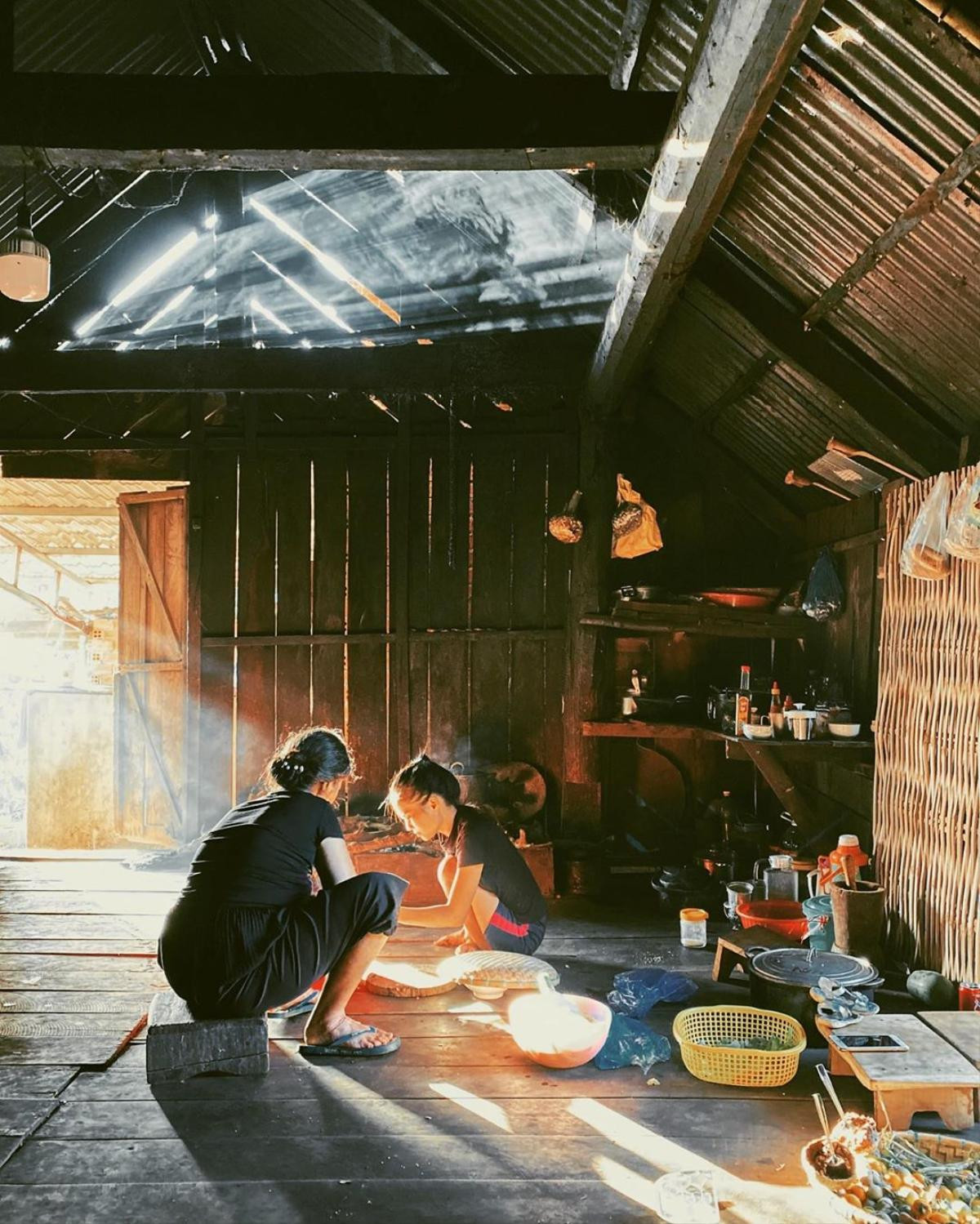 Bạn trai tin đồn về Đắk Lắk thăm H'Hen Niê, ngọt ngào khen nhà bạn gái là nơi yêu thích nhất Ảnh 4