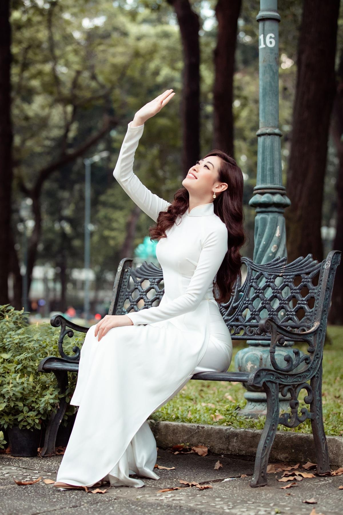 Khánh Vân thử nghiệm da nâu, tóc thẳng: Fan tranh cãi chọn layout xuất sắc in-top Miss Universe 2020 Ảnh 3