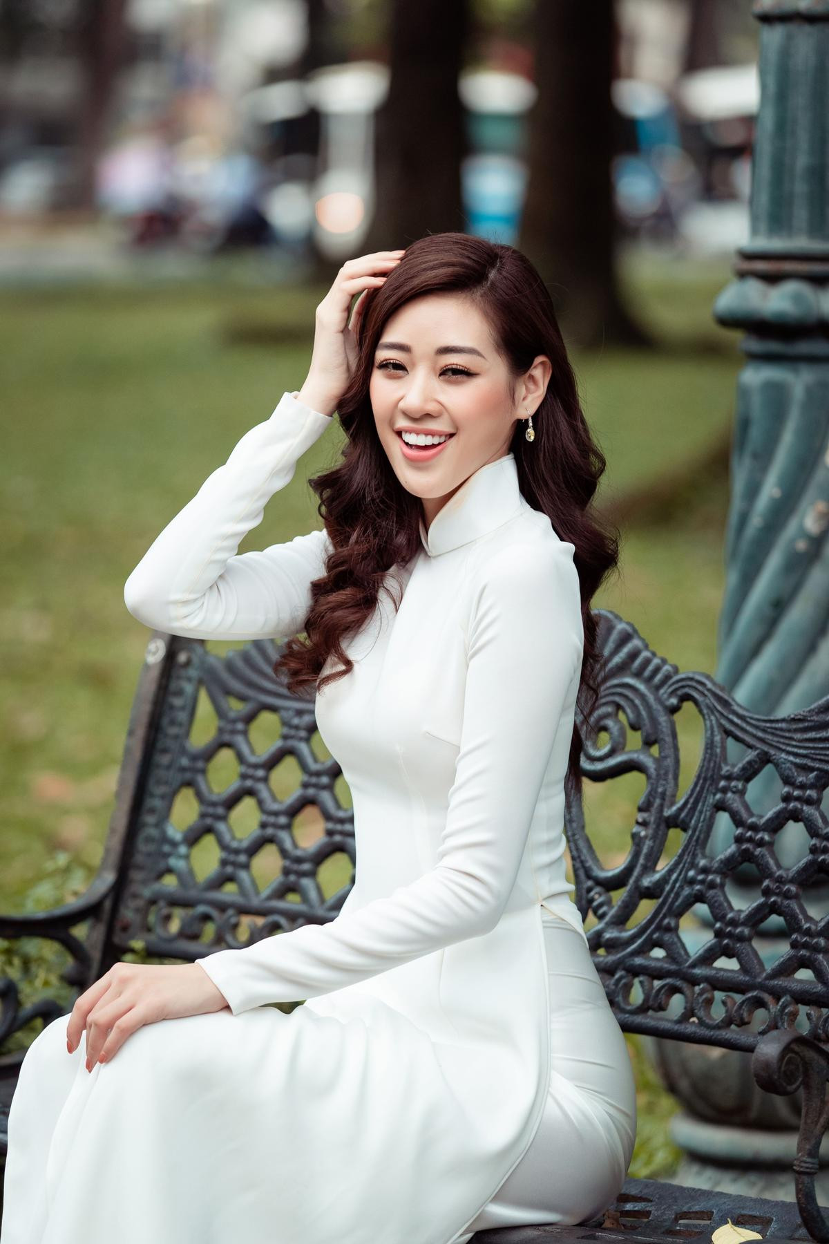 Khánh Vân thử nghiệm da nâu, tóc thẳng: Fan tranh cãi chọn layout xuất sắc in-top Miss Universe 2020 Ảnh 1