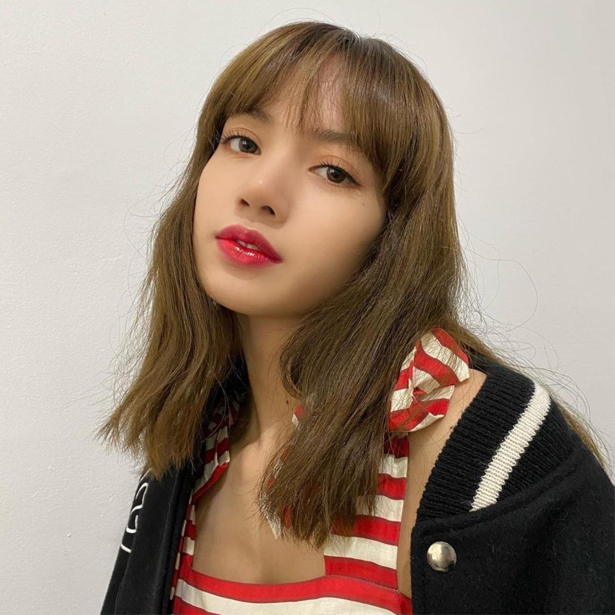 20 sao Thái Lan có lượt follow Instagram tăng nhiều nhất tháng 4/2020: Lisa (BlackPink) là nữ duy nhất trong top 10 toàn mỹ nam phim đam mỹ Ảnh 3