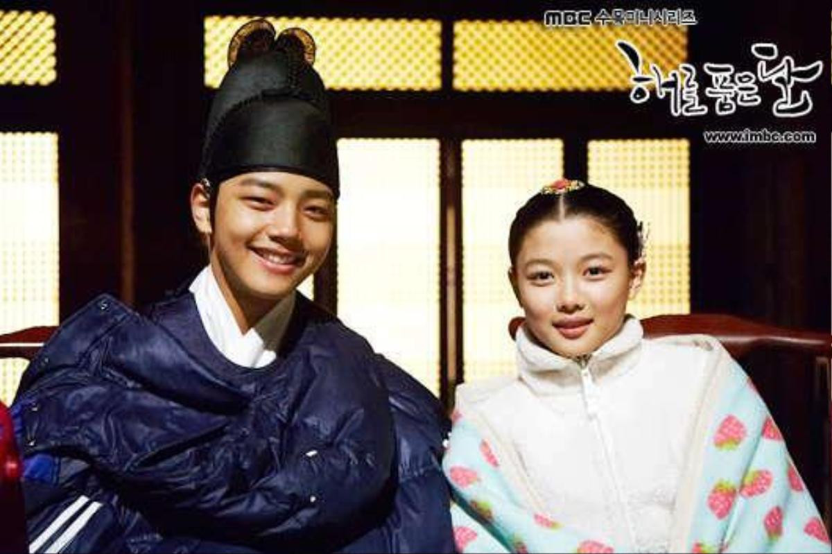 Yeo Jin Goo và Kim Yoo Jung được réo gọi tái hợp sau thành công vang dội của 'Moon Embracing the Sun' 8 năm trước Ảnh 2