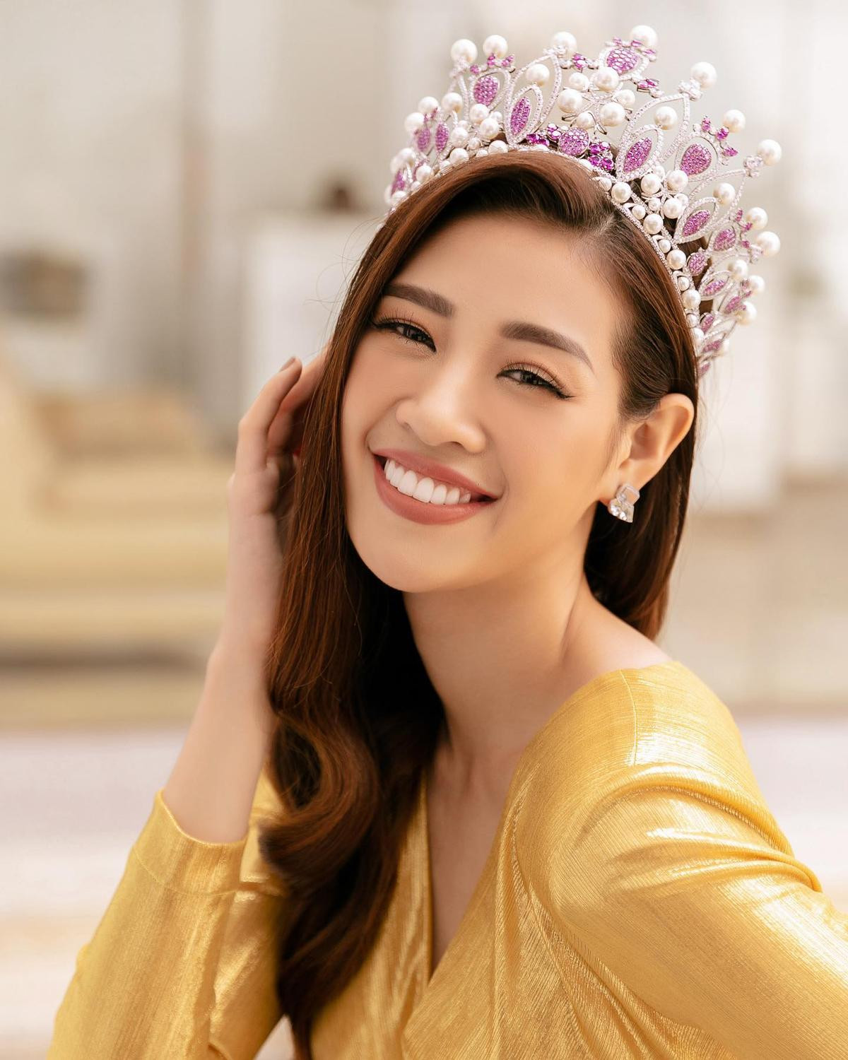 Khánh Vân đổi style chóng mặt, fan trầm trồ: 'Lột xác đến lúc thi Miss Universe 2020 là vừa' Ảnh 5