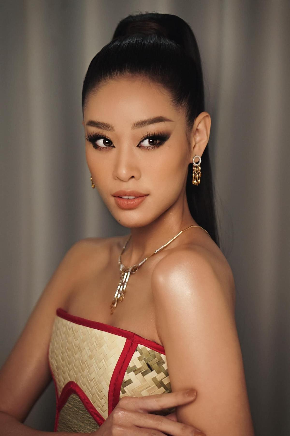 Khánh Vân đổi style chóng mặt, fan trầm trồ: 'Lột xác đến lúc thi Miss Universe 2020 là vừa' Ảnh 24