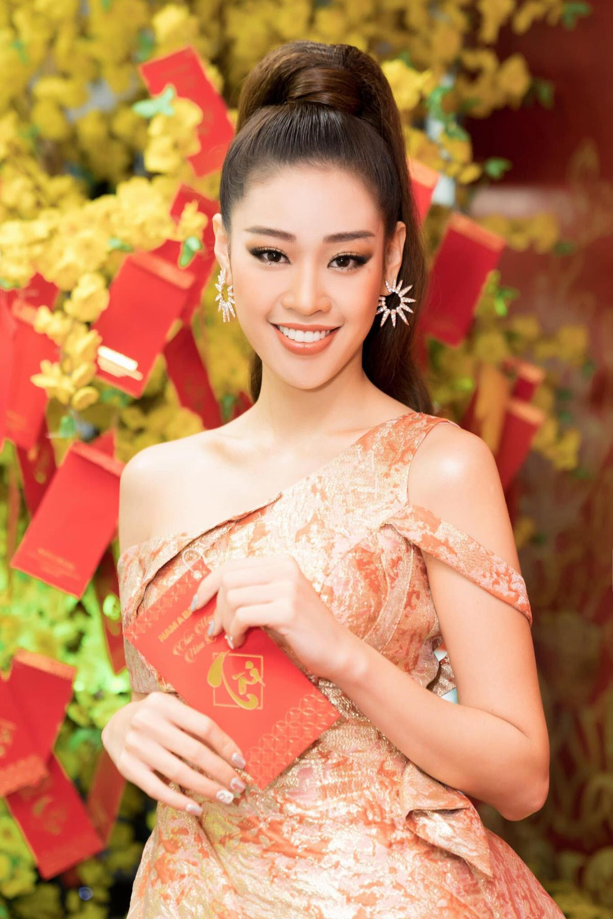 Khánh Vân đổi style chóng mặt, fan trầm trồ: 'Lột xác đến lúc thi Miss Universe 2020 là vừa' Ảnh 17