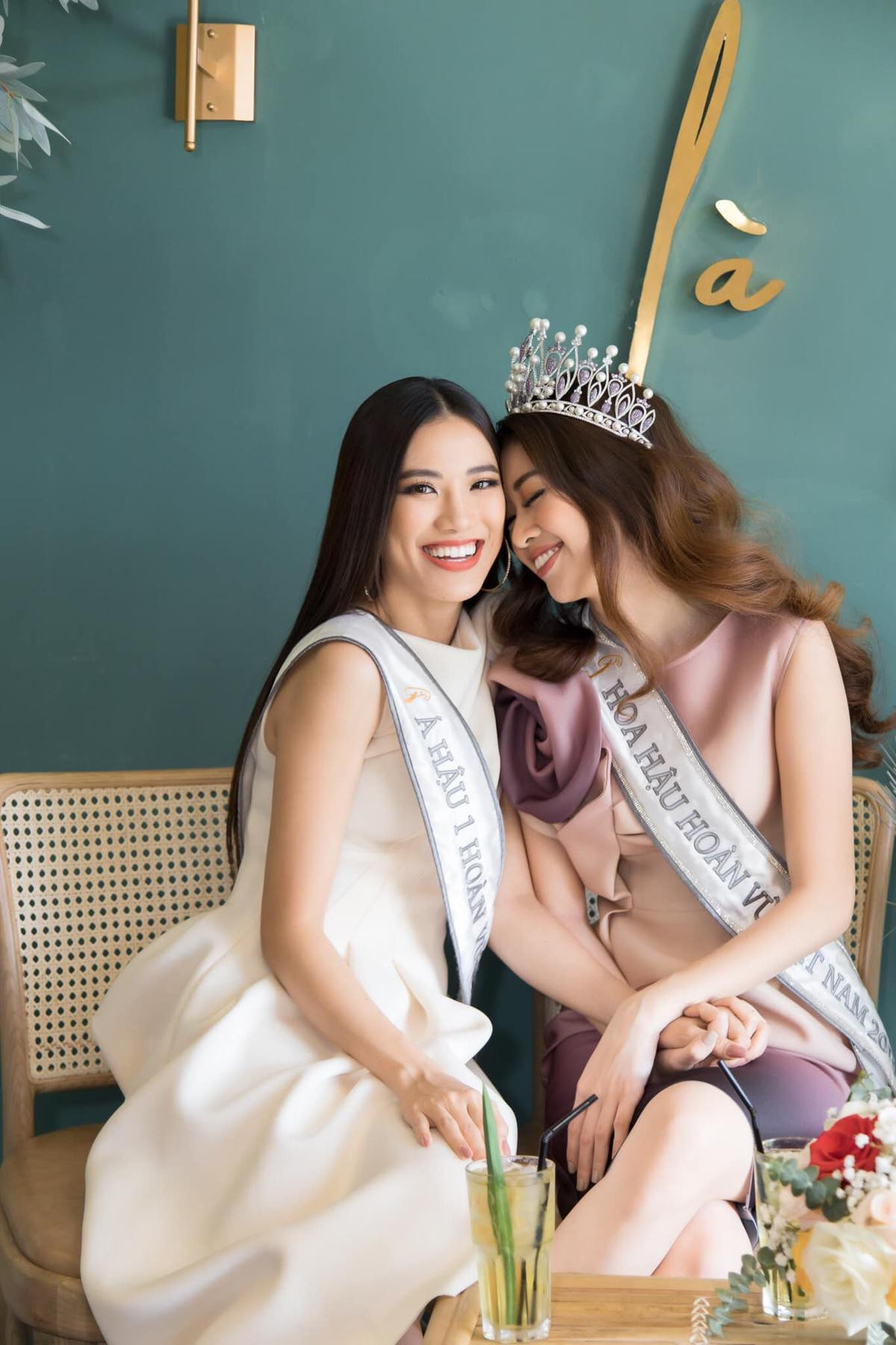 Kim Duyên báo tin lấy chồng gấp, Khánh Vân ngỡ ngàng: 'Thi Miss Universe mới là chuyện đại sự' Ảnh 1