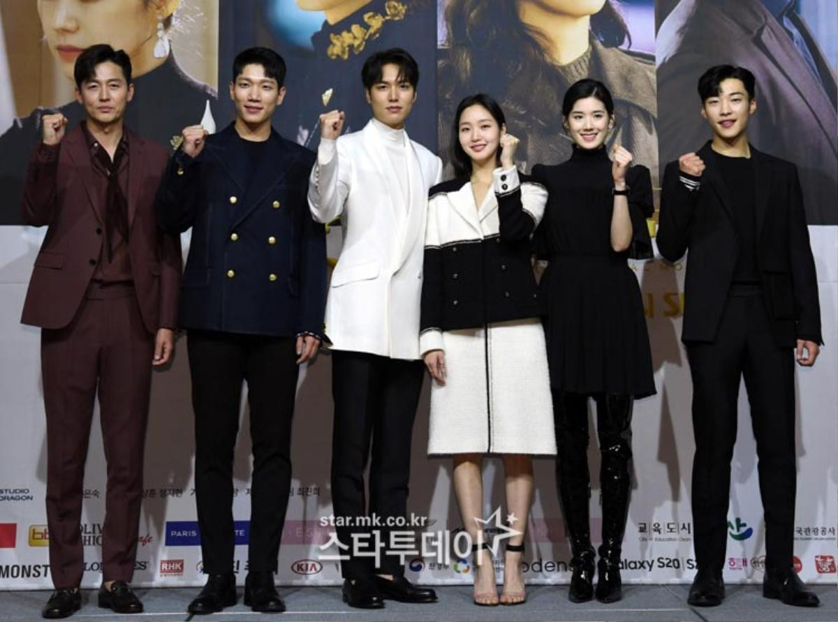 Họp báo 'The King': Cậu chủ Lee Min Ho đẹp xuất sắc, tình tứ bên Kim Go Eun và Woo Do Hwan Ảnh 2