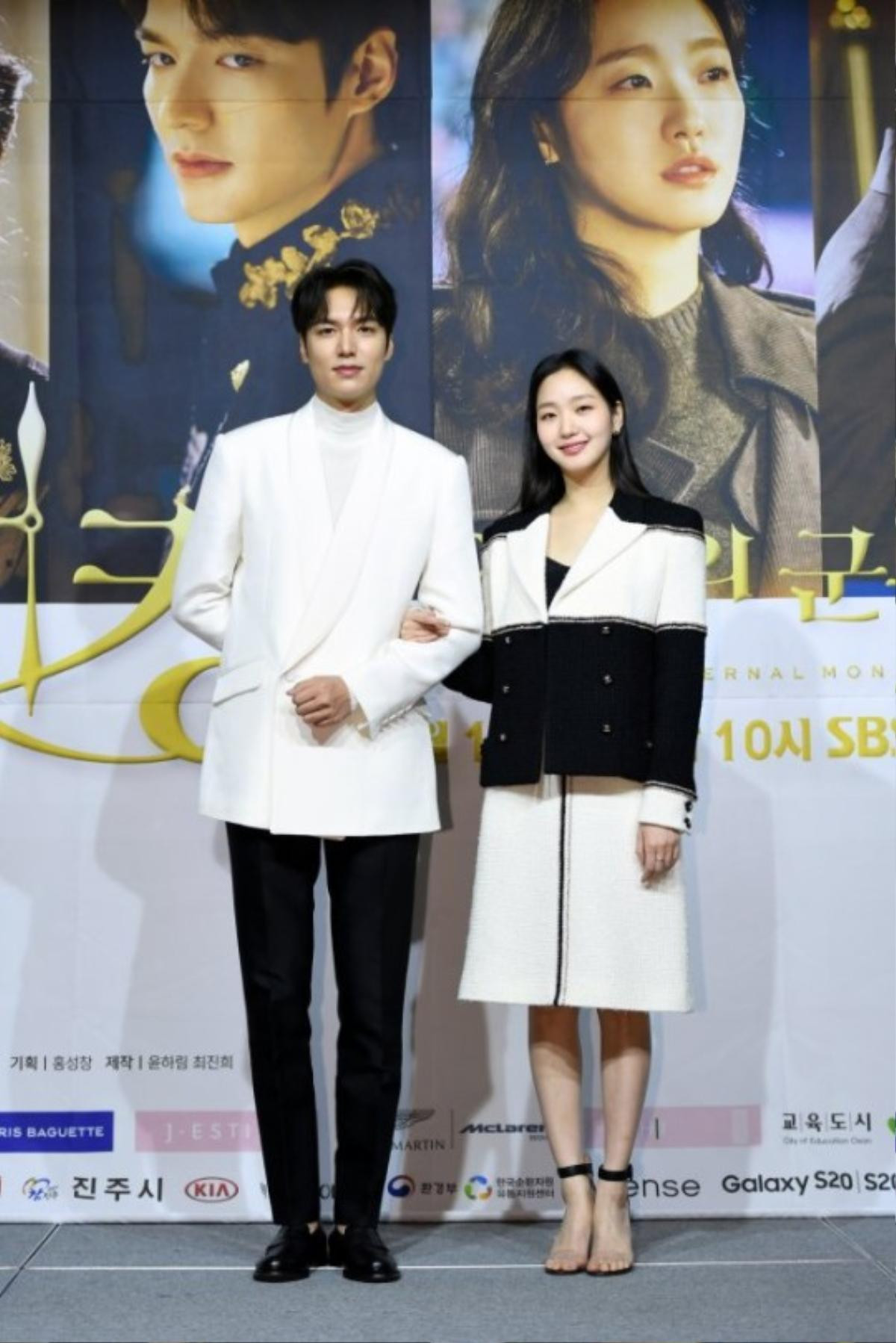 Họp báo 'The King': Cậu chủ Lee Min Ho đẹp xuất sắc, tình tứ bên Kim Go Eun và Woo Do Hwan Ảnh 9