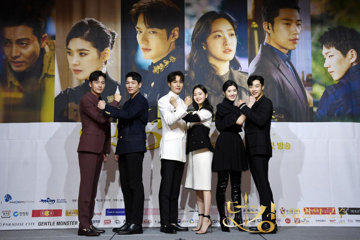 Họp báo 'The King': Woo Do Hwan tranh làm 'phi tần' của Lee Min Ho, nữ nhân Kim Go Eun dạt qua một bên! Ảnh 7