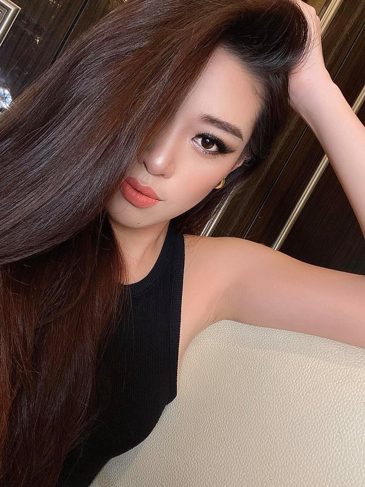 Nối gót H'Hen Niê - Hoàng Thùy, Khánh Vân học make-up sẵn sàng chinh chiến Miss Universe 2020 Ảnh 3