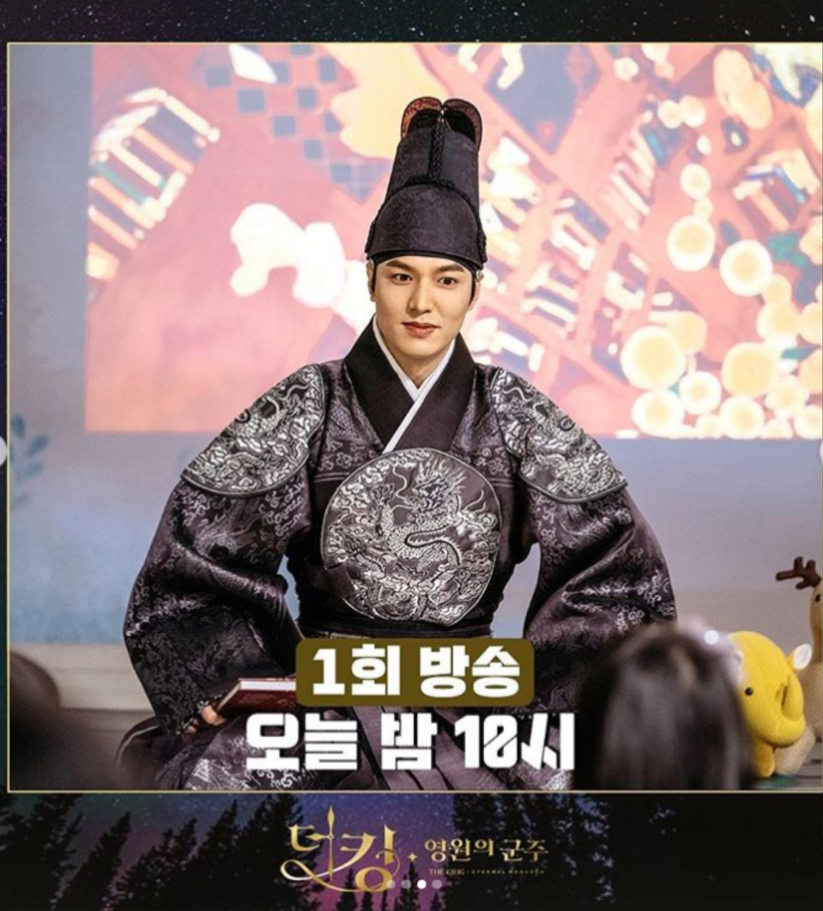 The King: Eternal Monarch: Trước giờ G, Hoàng thượng Lee Min Ho tung ảnh trong trang phục cổ trang đẹp dữ thần.   Ảnh 5