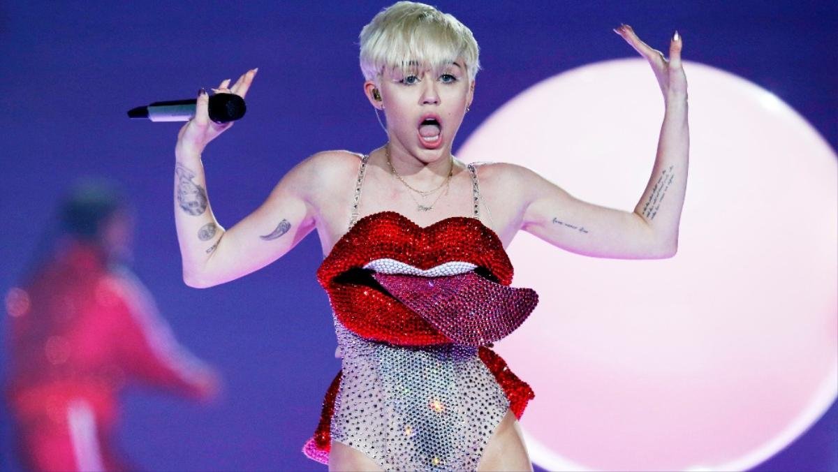 Không phải Wrecking Ball, Miley Cyrus cho rằng đây mới là ca khúc giúp cô thoát khỏi hình tượng Hannah Montana Ảnh 2