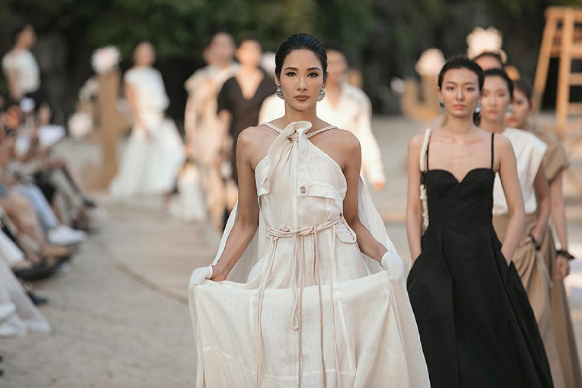 Hoàng Thùy 9 năm càn quét sàn runway: Vedette hàng đầu Việt Nam, 'nữ hoàng catwalk' Miss Universe Ảnh 20