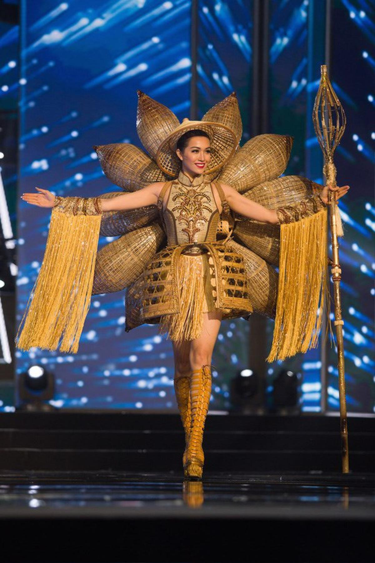 National Costume của Lệ Hằng - Kiều Loan đẹp xuất sắc, Khánh Vân đặt cược vào bảng thi All-Star? Ảnh 7