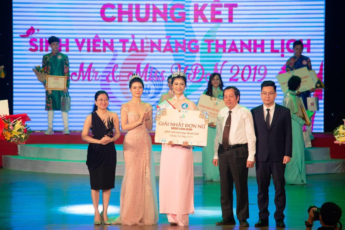 Miss Universe Zozibini Tunzi mến mộ Hoàng Thùy: 'Tôi nhớ nhất những chiếc váy xuất sắc của bạn' Ảnh 6