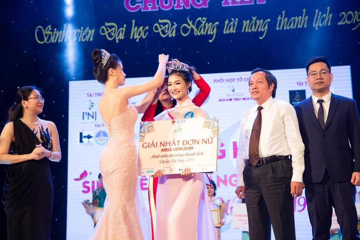 Miss Universe Zozibini Tunzi mến mộ Hoàng Thùy: 'Tôi nhớ nhất những chiếc váy xuất sắc của bạn' Ảnh 7