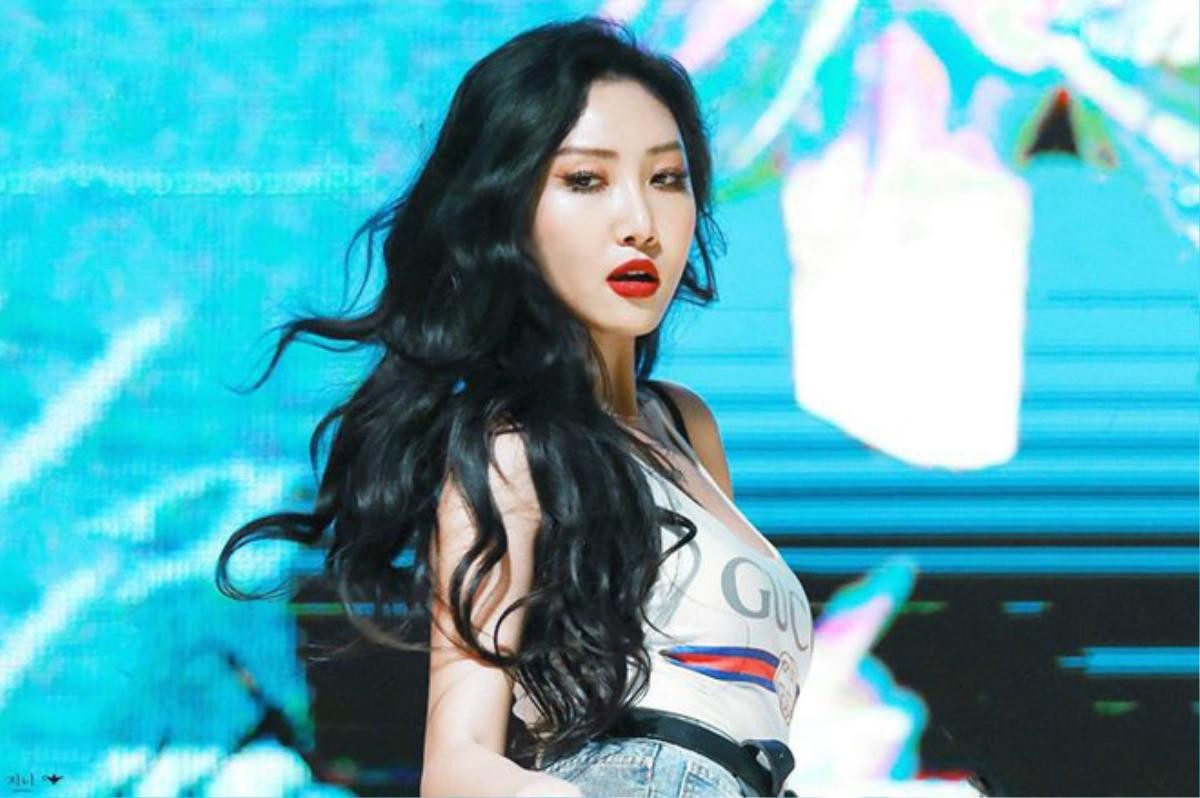 Hwasa (MAMAMOO) tiếp tục 'đánh lẻ' thể hiện nhạc phim Quân Vương Bất Diệt Ảnh 5