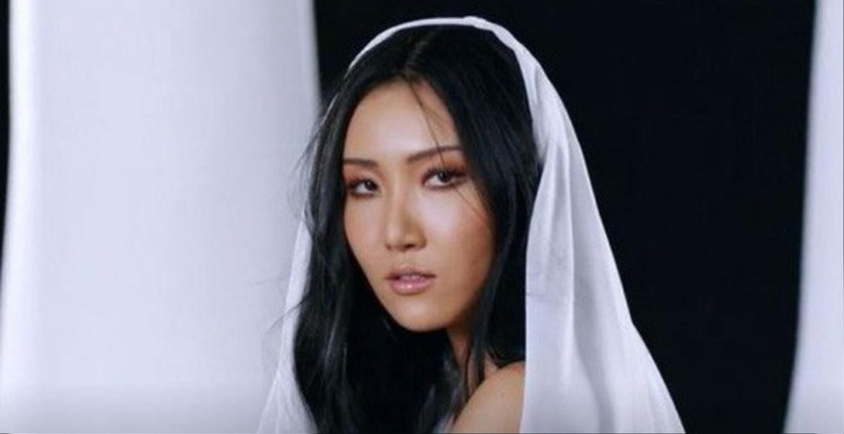 Hwasa (MAMAMOO) tiếp tục 'đánh lẻ' thể hiện nhạc phim Quân Vương Bất Diệt Ảnh 4