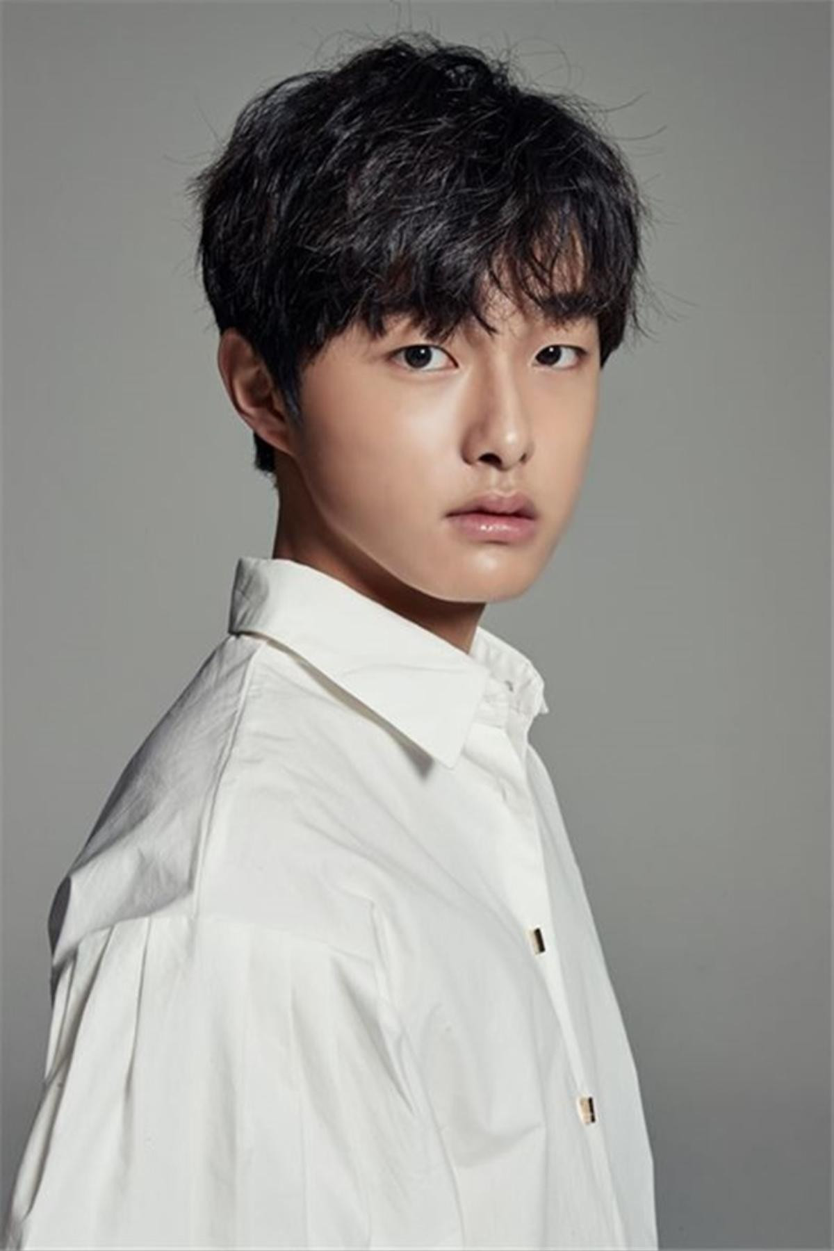 Yoon Chan Young trở thành nam chính trong series học đường đề tài zombie mới trên Netflix Ảnh 1