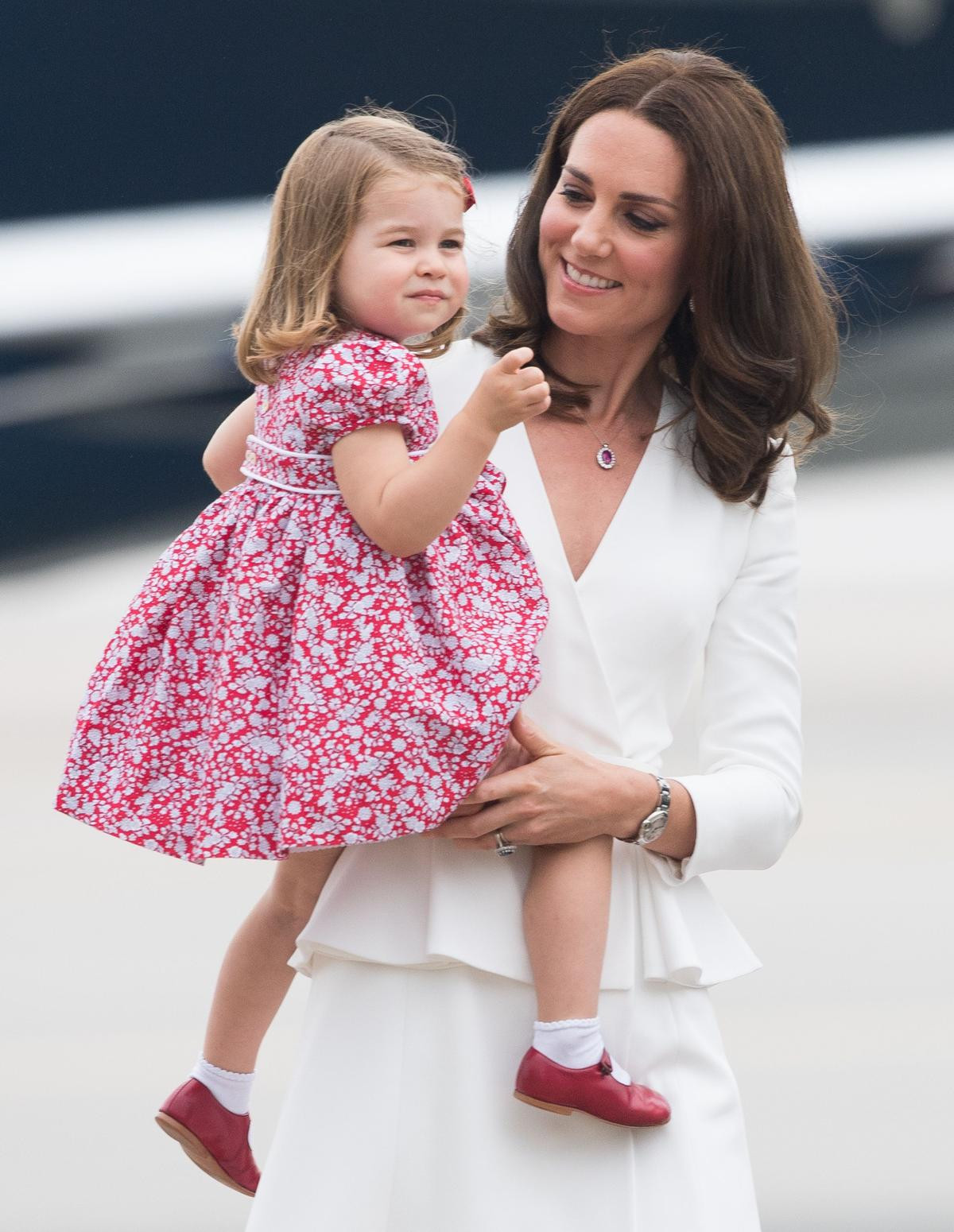 Dễ thương nhưng không dễ tính, Kate Middleton không cho phép các con dùng điện thoại khi tự cách ly Ảnh 2