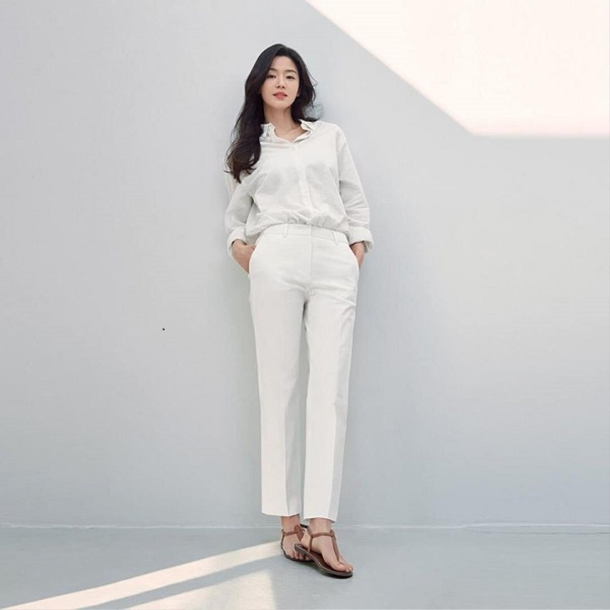 'Mợ chảnh' Jun Ji Huyn & Song Hye Kyo đầy cuốn hút với phong cách Minimalism Ảnh 3