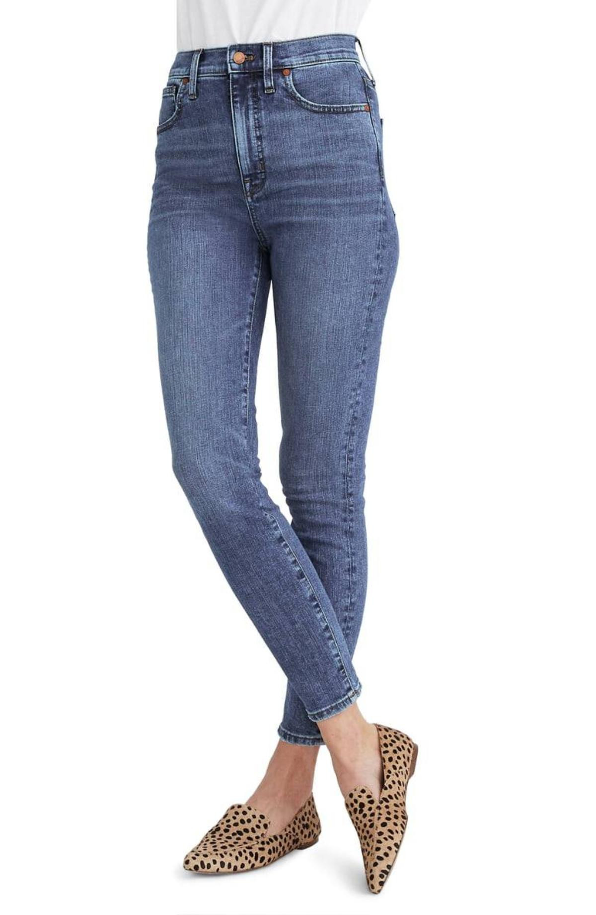 5 cách mix quần jeans đi làm thật thanh lịch cho ngày tới công sở sau khi hết cách ly xã hội Ảnh 3