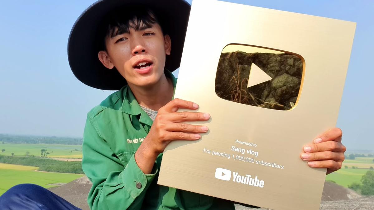 'YouTuber nghèo nhất Việt Nam' bị cơ quan chức năng triệu tập, có nguy cơ bị YouTube xoá sổ kênh Ảnh 3