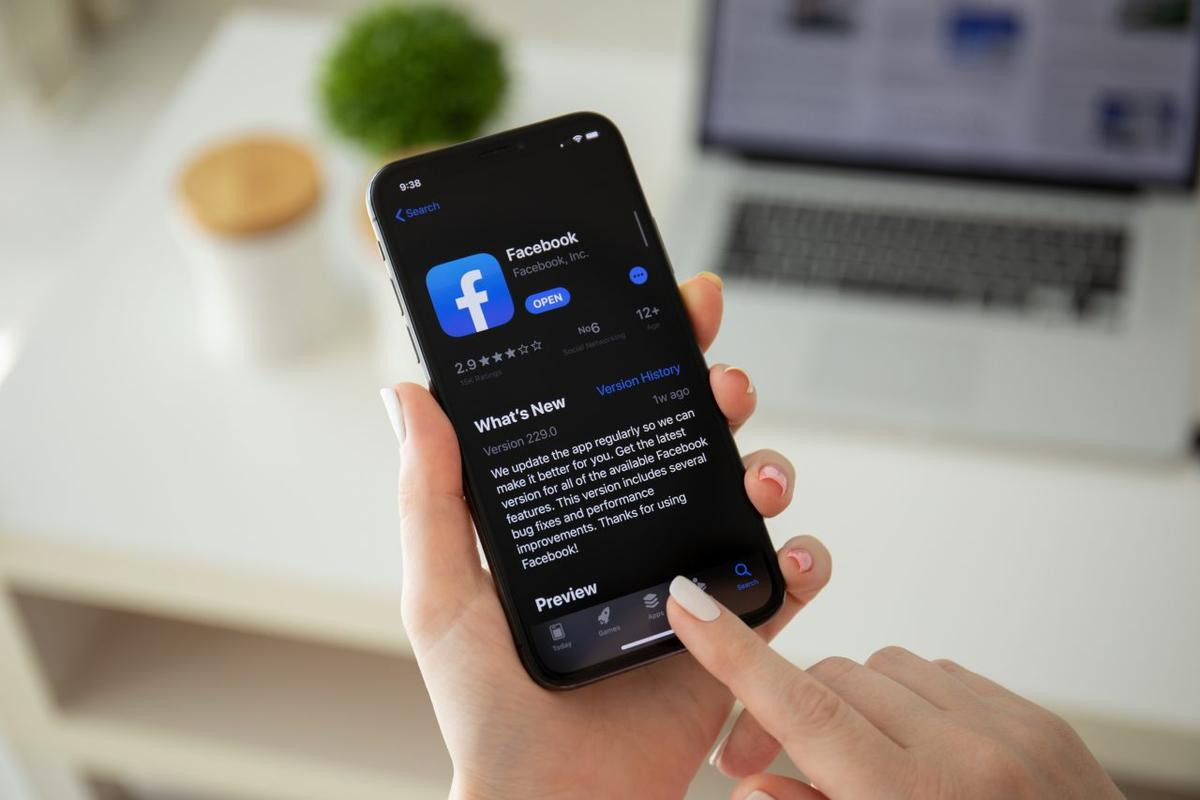 Facebook với giao diện đen huyền bí chuẩn bị 'cập bến', người dùng iPhone và iPad sẽ được trải nghiệm đầu tiên Ảnh 3