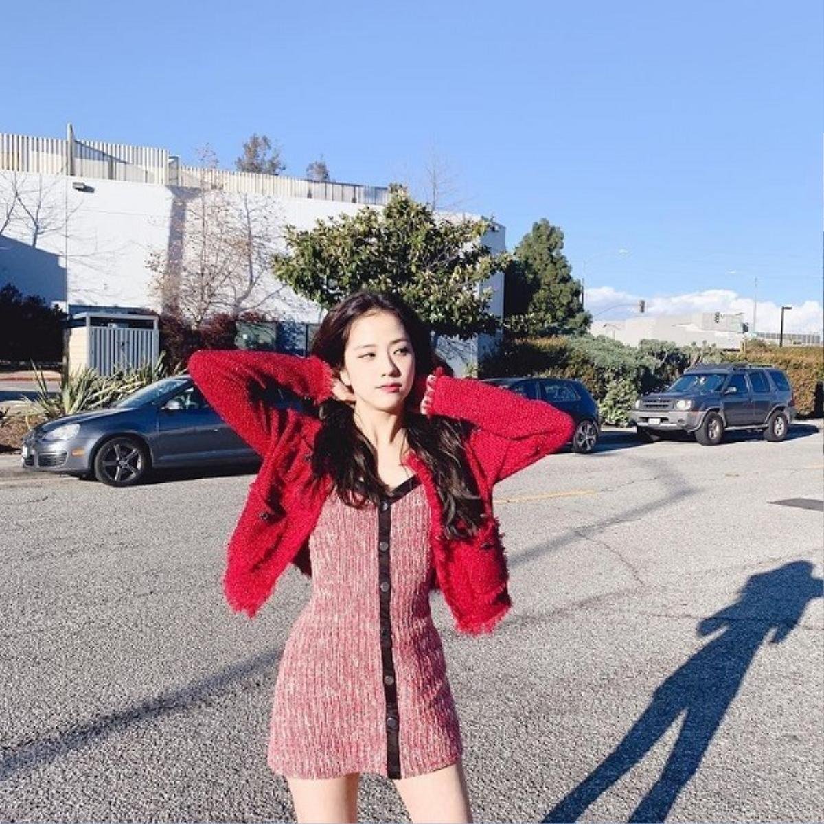 Jisoo Black Pink tỏa nắng trong style 'mộng mơ' Ảnh 3