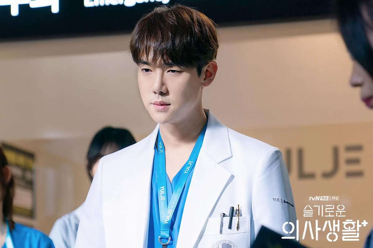 Yoo Yeon Seok dùng tiền lương của mình để đóng viện phí cho bệnh nhân 