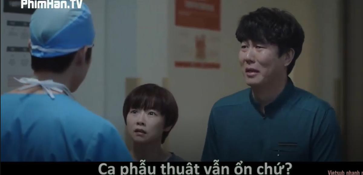 Hospital Playlist (Chuyện đời bác sĩ) tập 7: Bác sĩ thiên thần Yoo Yeon Seok nỗ lực cứu em bé 6 tháng tuổi trở về từ cõi chết Ảnh 7