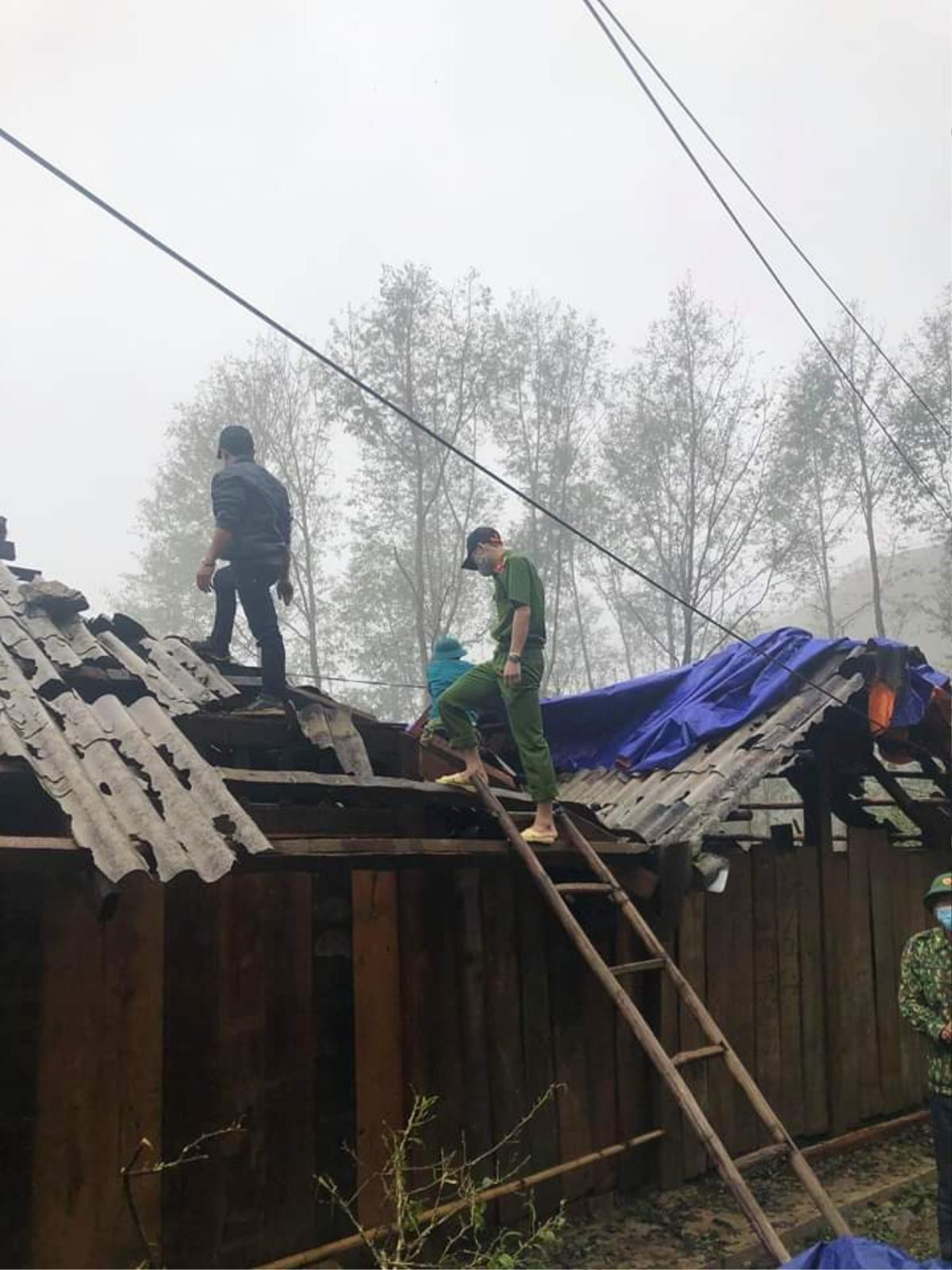 Mưa đá, giông lốc ở Lai Châu khiến 2 người tử vong, hàng trăm ngôi nhà bị thủng mái, đổ sập Ảnh 2