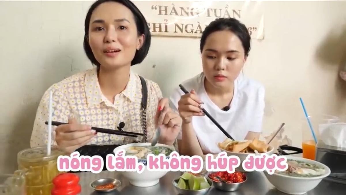 Quỳnh Anh và vợ Văn Quyết 'đại náo' các quán ăn ngon ở TPHCM Ảnh 3