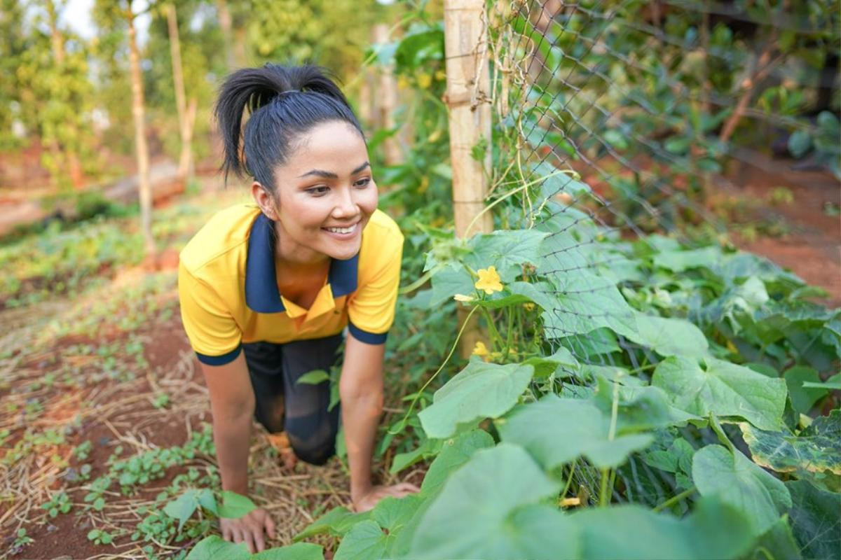 H'Hen Niê: 'Thu nhập dành cho gia đình và làm thiện nguyện nên nhìn Hen hơi luộm thuộm' Ảnh 1