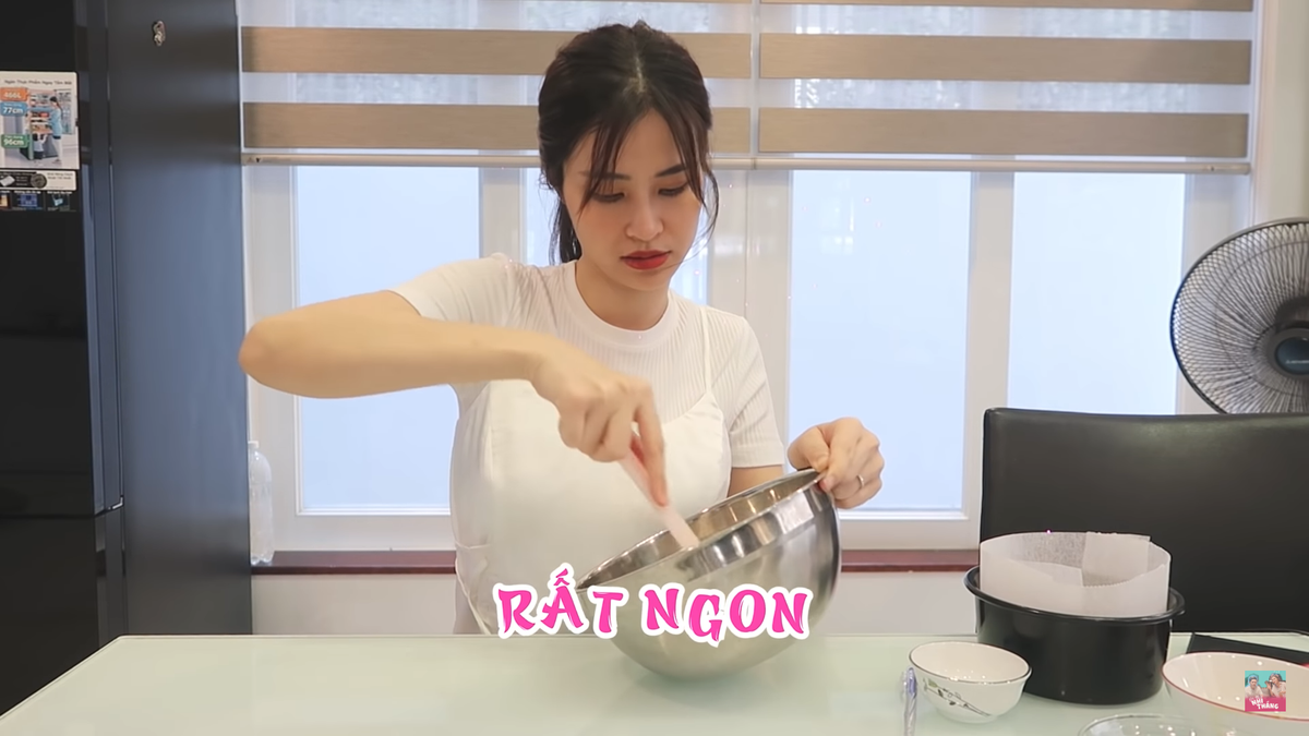 Fan đứt ruột khi Đông Nhi bị bỏng vì tự tay làm bánh mừng sinh nhật FC Ảnh 2