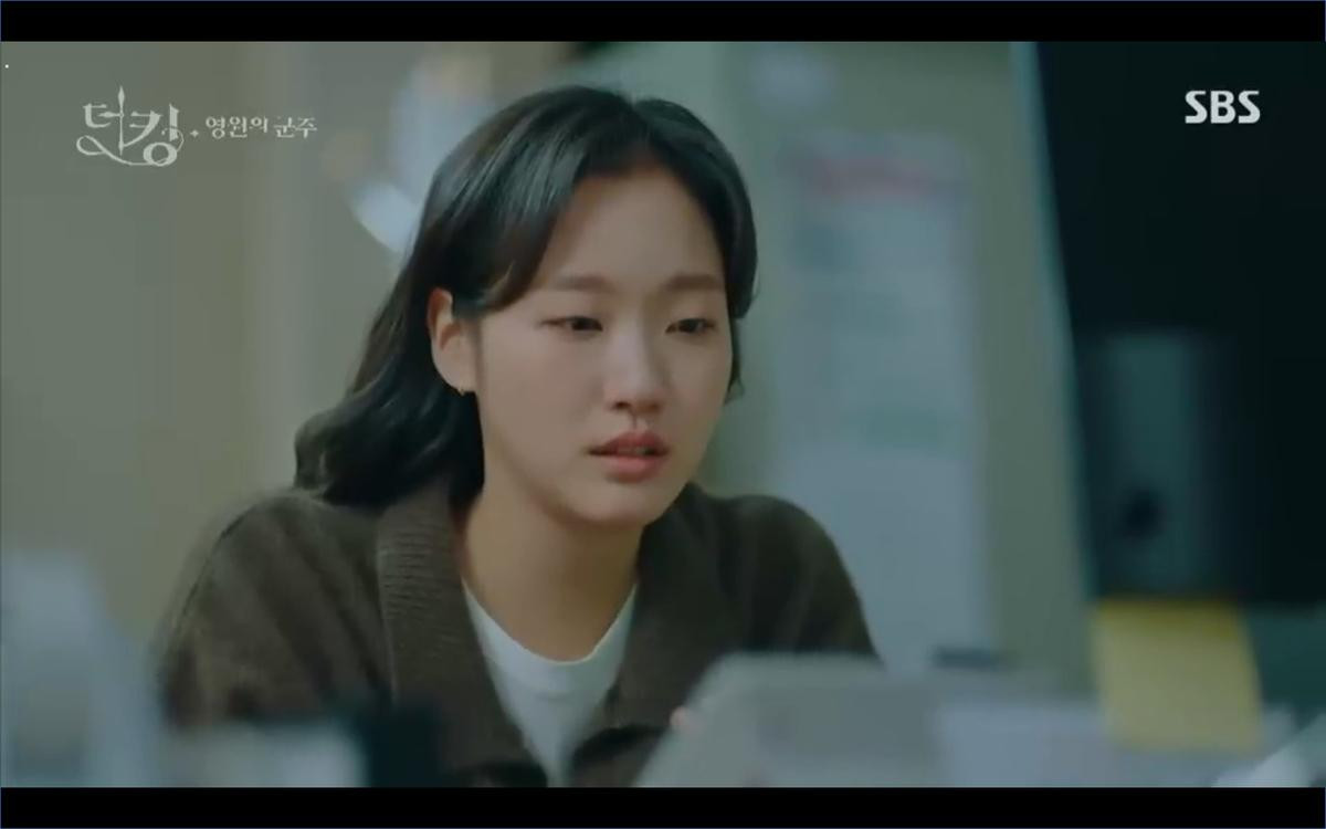 Quân vương bất diệt tập 4: Kim Go Eun 'sốc tận óc' vì nhảy sang thế giới song song của Lee Min Ho? Ảnh 29