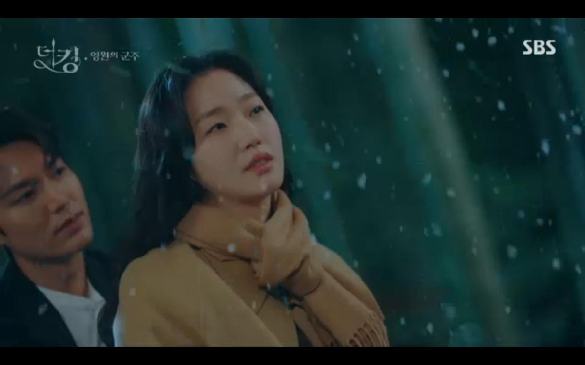 Quân vương bất diệt tập 4: Kim Go Eun 'sốc tận óc' vì nhảy sang thế giới song song của Lee Min Ho? Ảnh 34