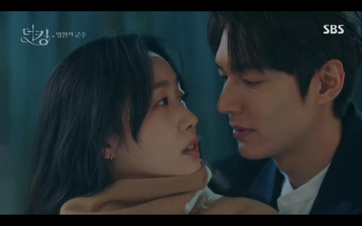 Quân vương bất diệt tập 4: Kim Go Eun 'sốc tận óc' vì nhảy sang thế giới song song của Lee Min Ho? Ảnh 40