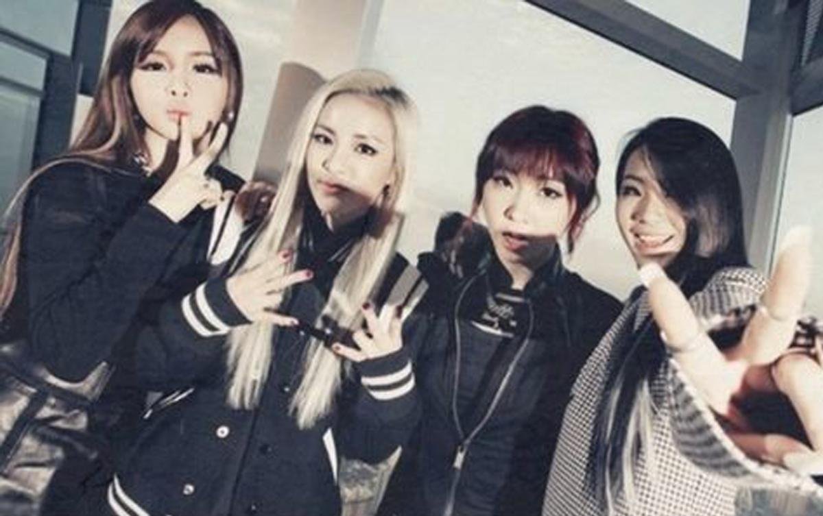 Fan 'rần rần' trước khoảnh khắc Minzy khoe ảnh cùng Dara làm ký hiệu 2NE1 Ảnh 3