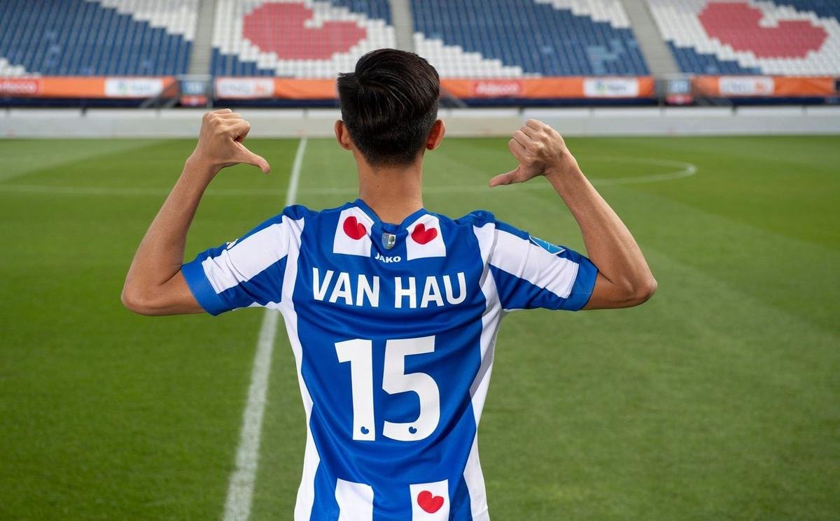 Báo Thái gọi việc Heerenveen mua Văn Hậu giá gần 38 tỷ là 'không tưởng' Ảnh 1