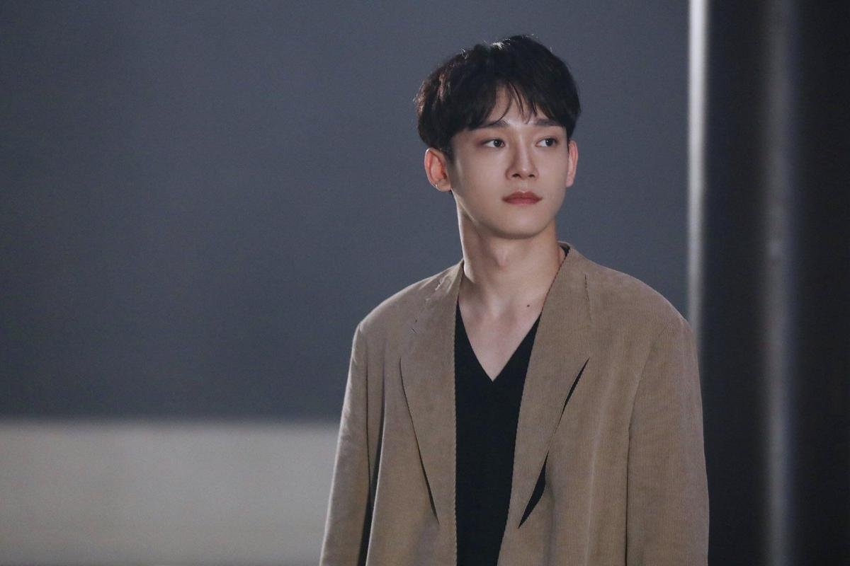 Lộ ảnh Chen (EXO) trong quân đội: Xuống sắc trầm trọng, già như ông chú 40! Ảnh 4