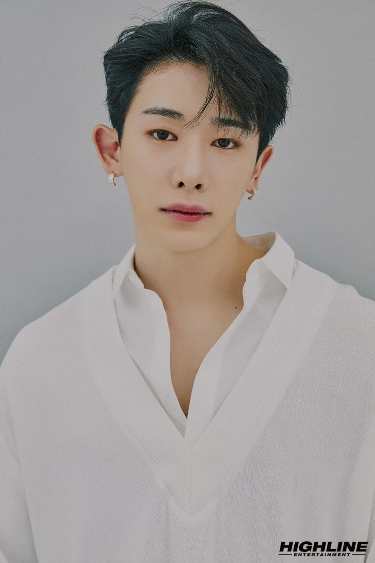 Hậu rời nhóm, Wonho (MONSTA X) chính thức có hình ảnh profile tại công ty mới Ảnh 6